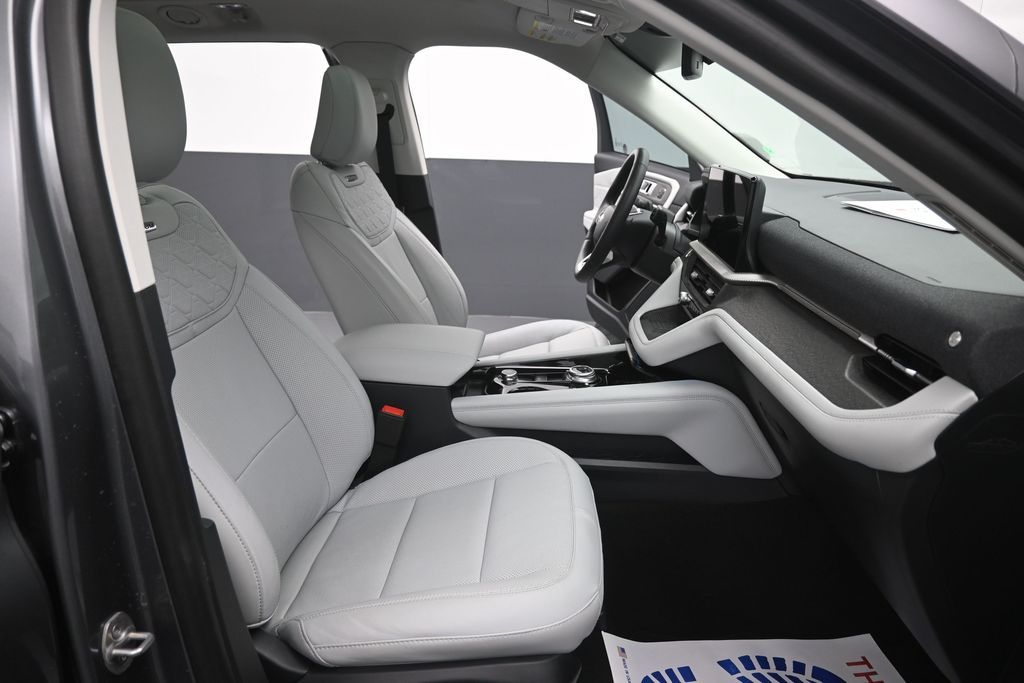 Used 2025 Ford Explorer - photo 27