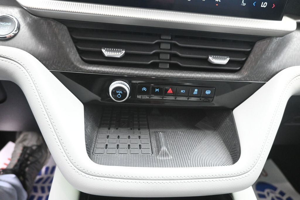 Used 2025 Ford Explorer - photo 11