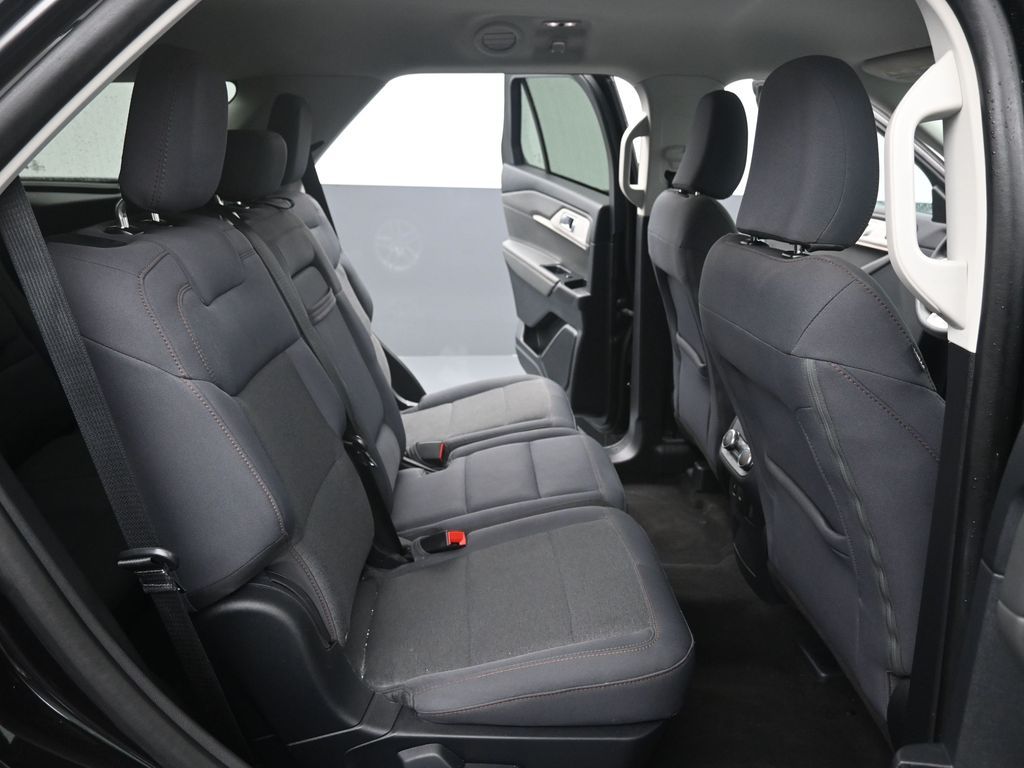 Used 2025 Ford Explorer - photo 12