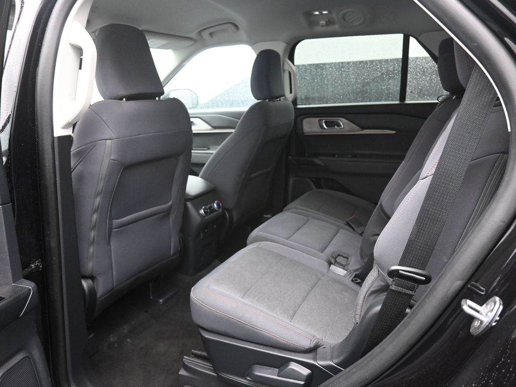 Used 2025 Ford Explorer - photo 2