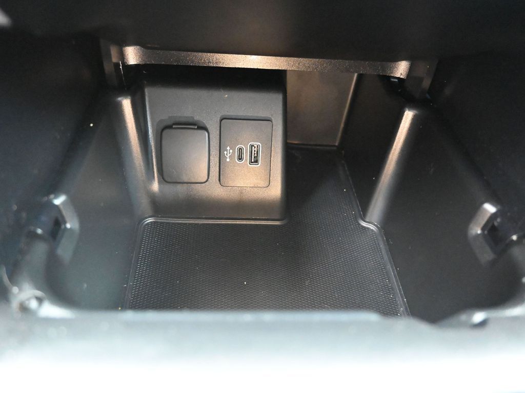 Used 2025 Ford Explorer - photo 31