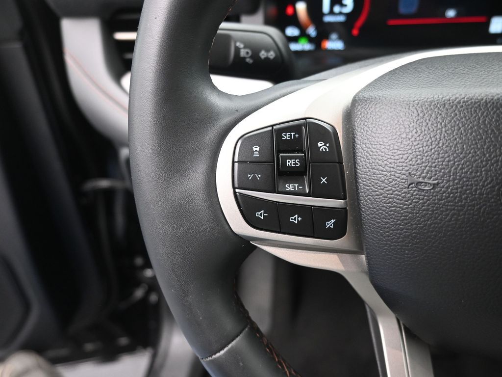 Used 2025 Ford Explorer - photo 9