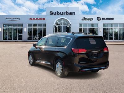 2018 Chrysler Pacifica FWD Minivan for sale #JR271607A - photo 2