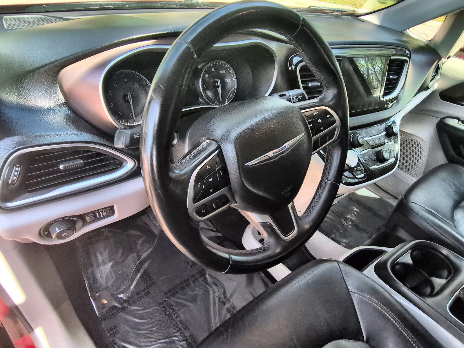 Used 2018 Chrysler Pacifica - photo 12