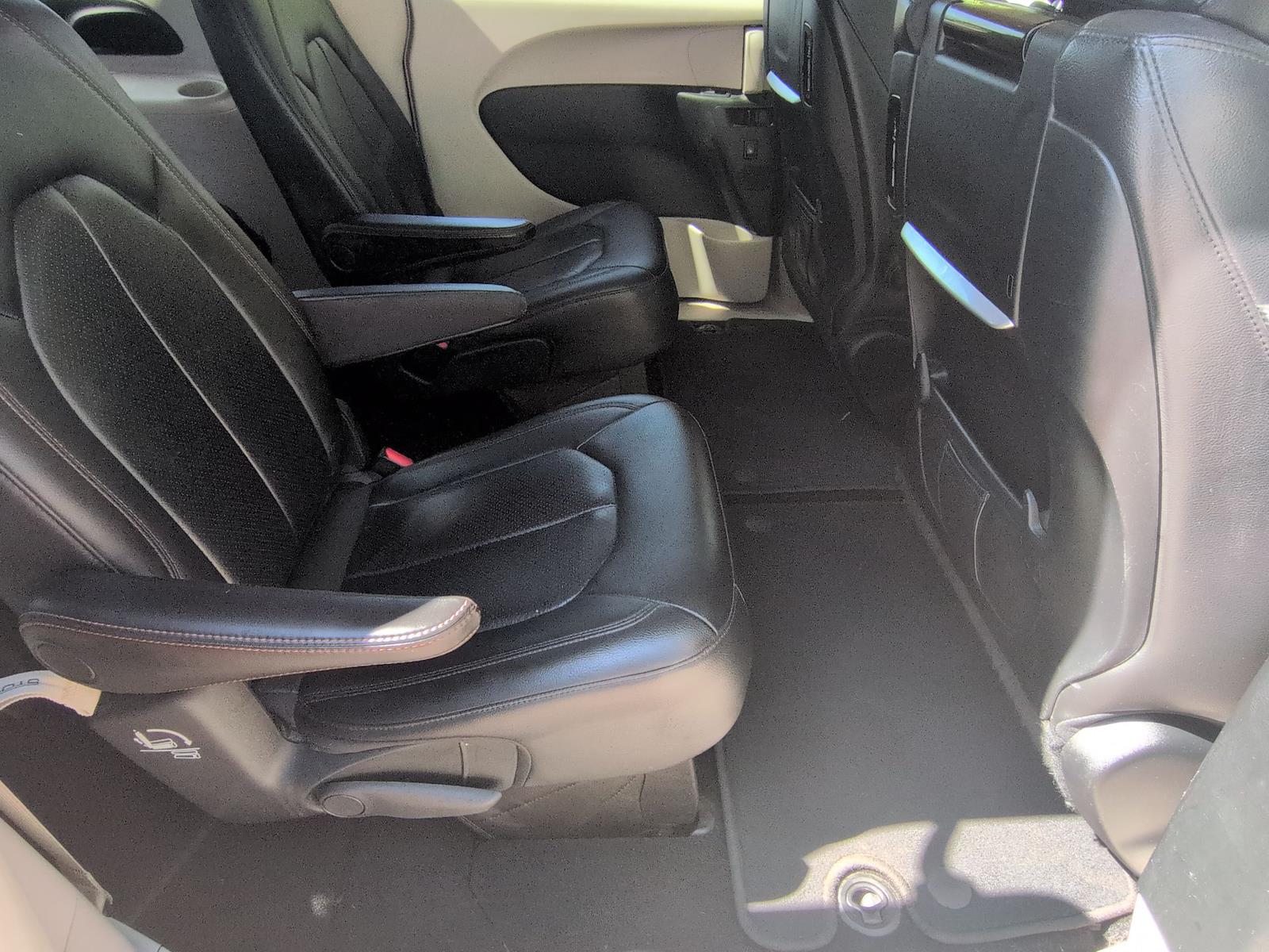 Used 2018 Chrysler Pacifica - photo 23
