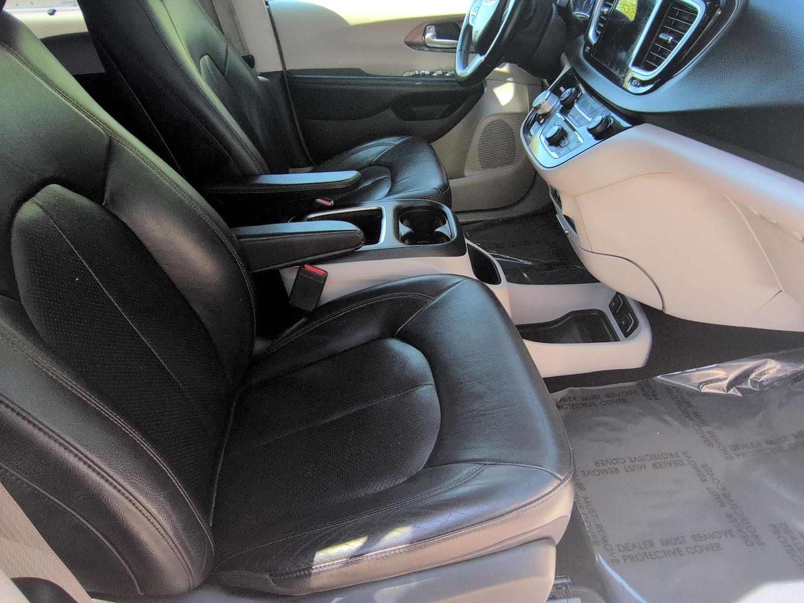 Used 2018 Chrysler Pacifica - photo 24