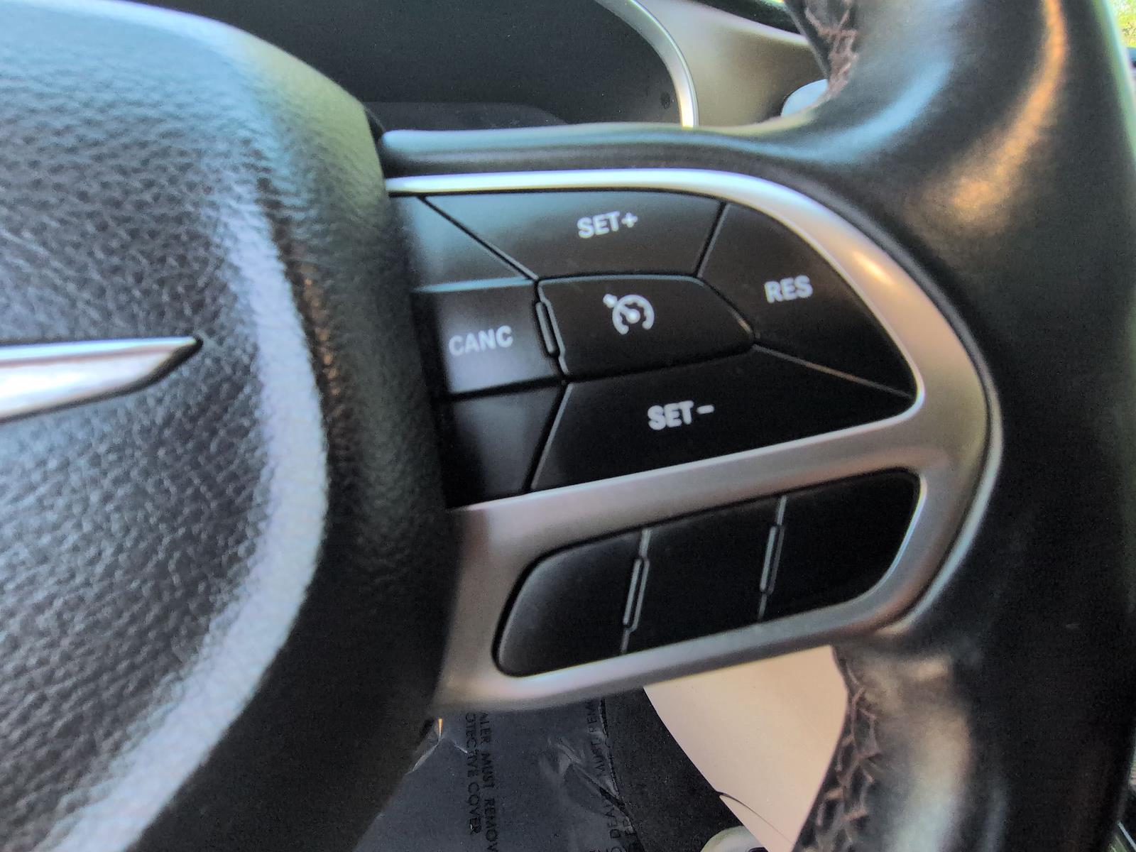 Used 2018 Chrysler Pacifica - photo 27