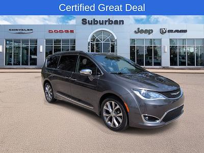 Used 2020 Chrysler Pacifica - photo 2