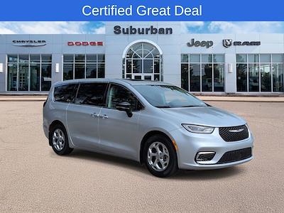 Used 2024 Chrysler Pacifica - photo 1