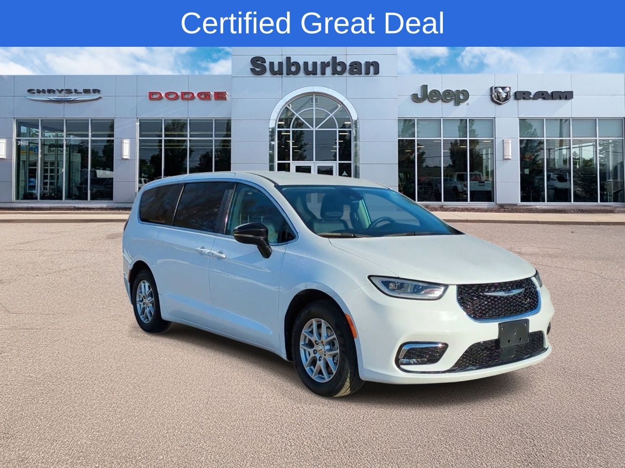 Used 2024 Chrysler Pacifica - photo 2