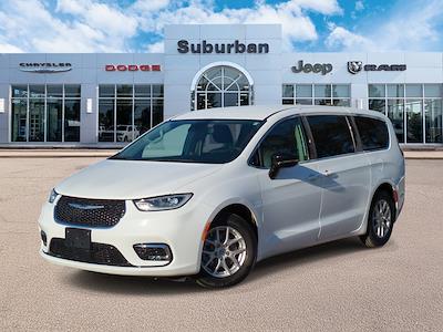 Used 2024 Chrysler Pacifica - photo 1
