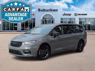 Used 2024 Chrysler Pacifica - photo 1