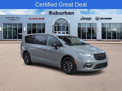 Used 2024 Chrysler Pacifica - photo 1