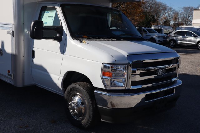 New 2026 Ford E-450 - photo 7