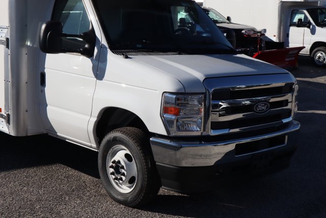 New 2026 Ford E-450 - photo 5