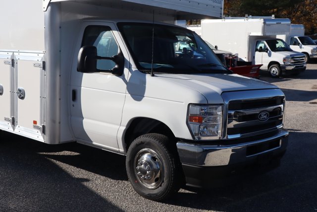 New 2026 Ford E-450 - photo 6