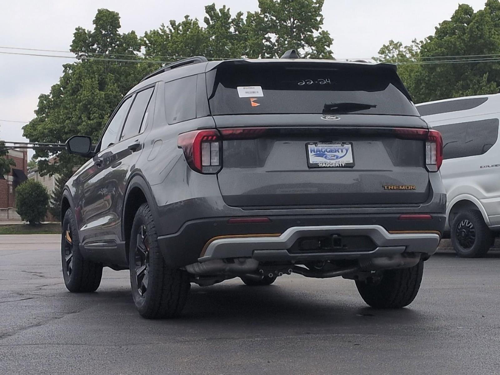 New 2026 Ford Explorer - photo 2