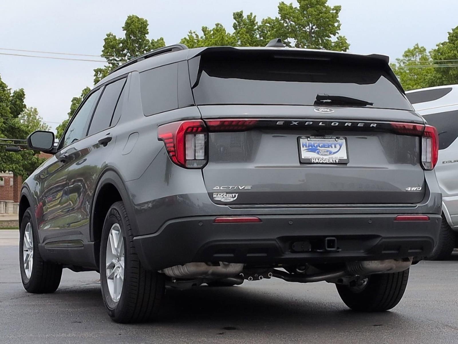 New 2026 Ford Explorer - photo 2