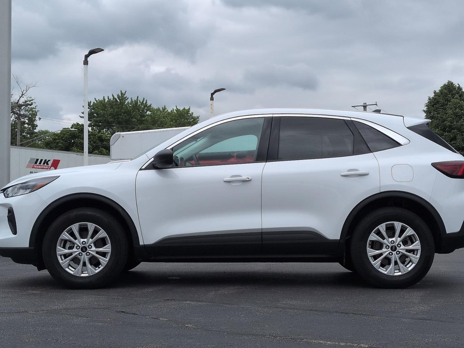 Used 2023 Ford Escape - photo 9