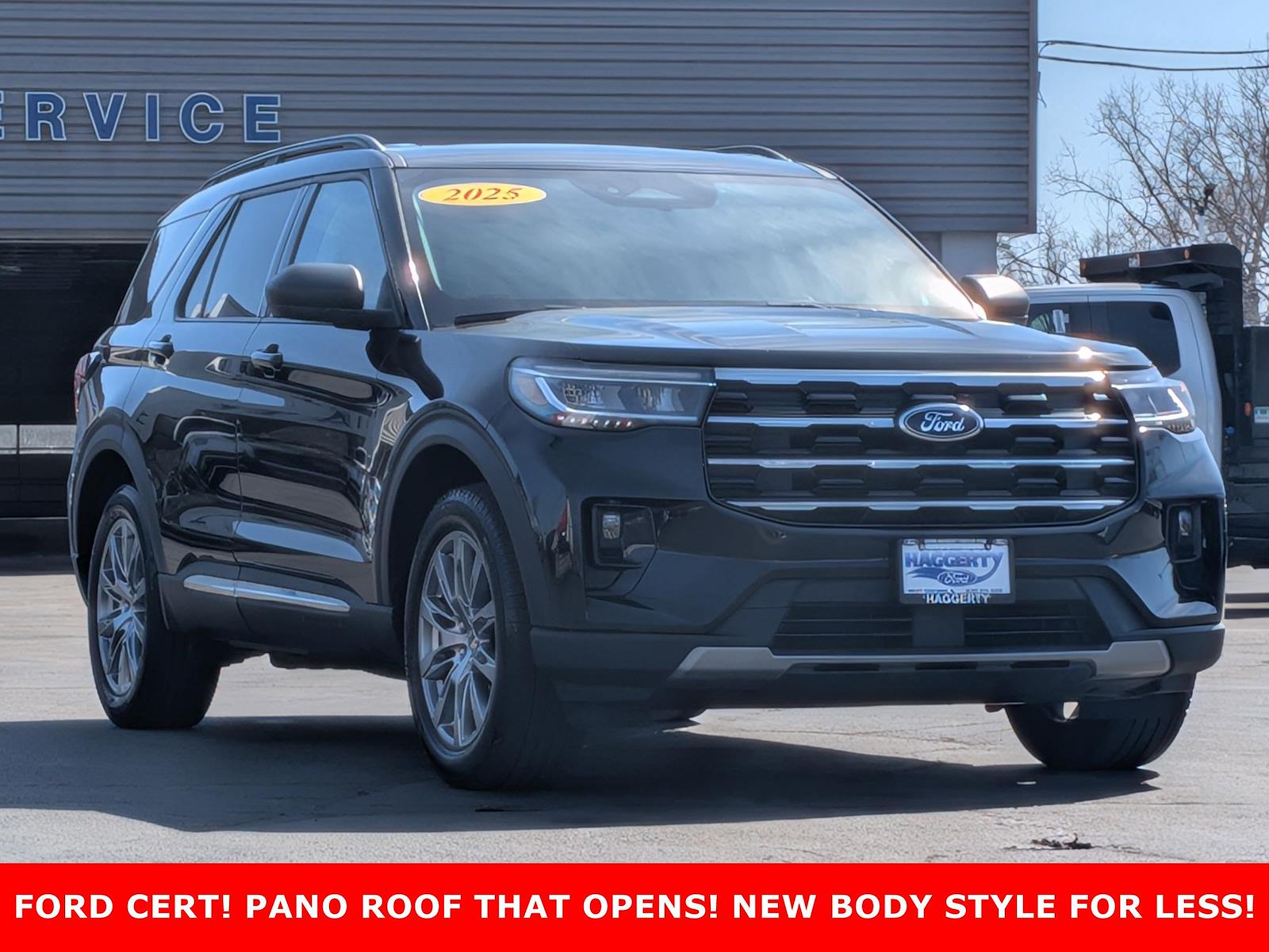 Used 2025 Ford Explorer - photo 2