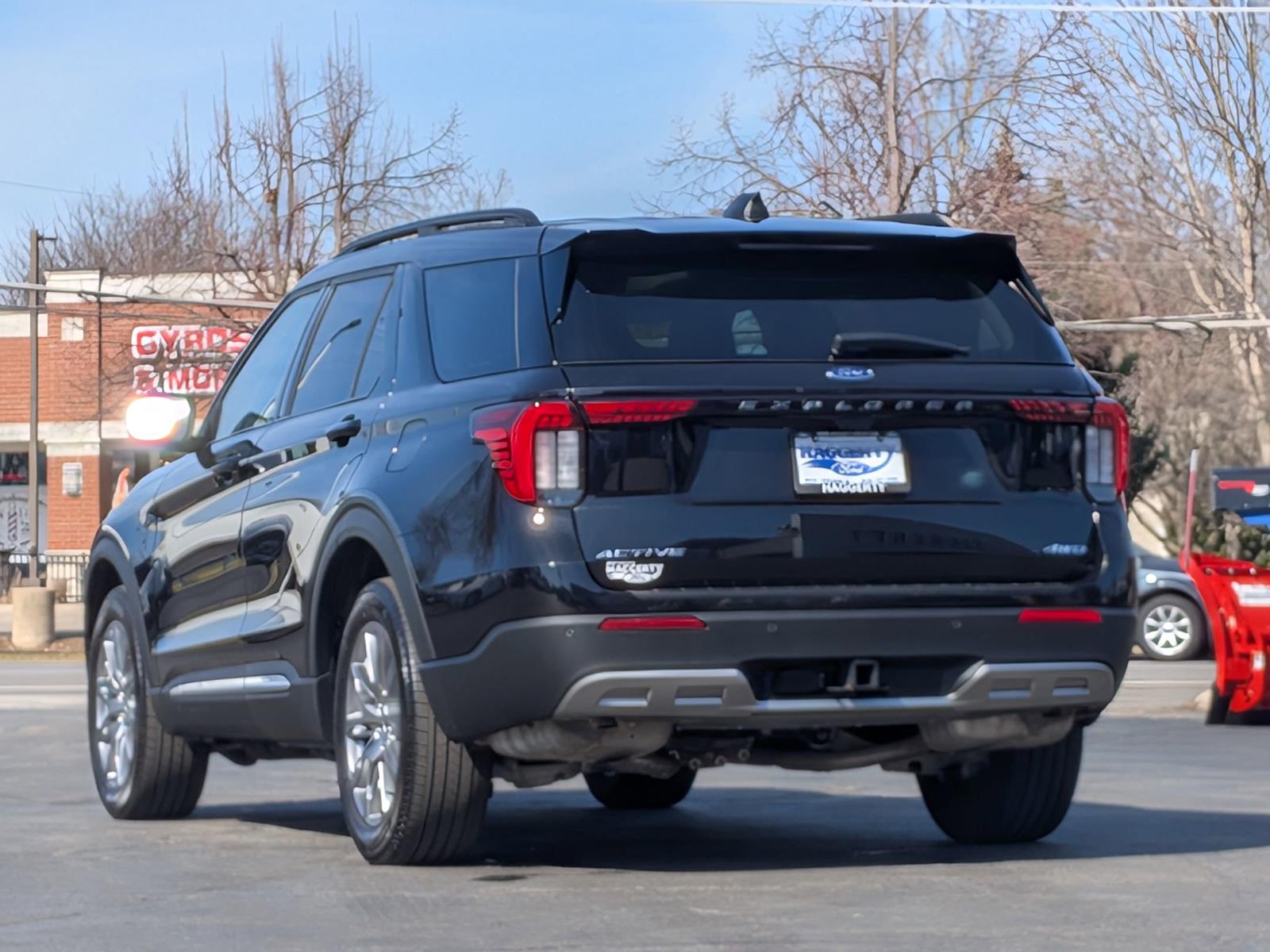 Used 2025 Ford Explorer - photo 8