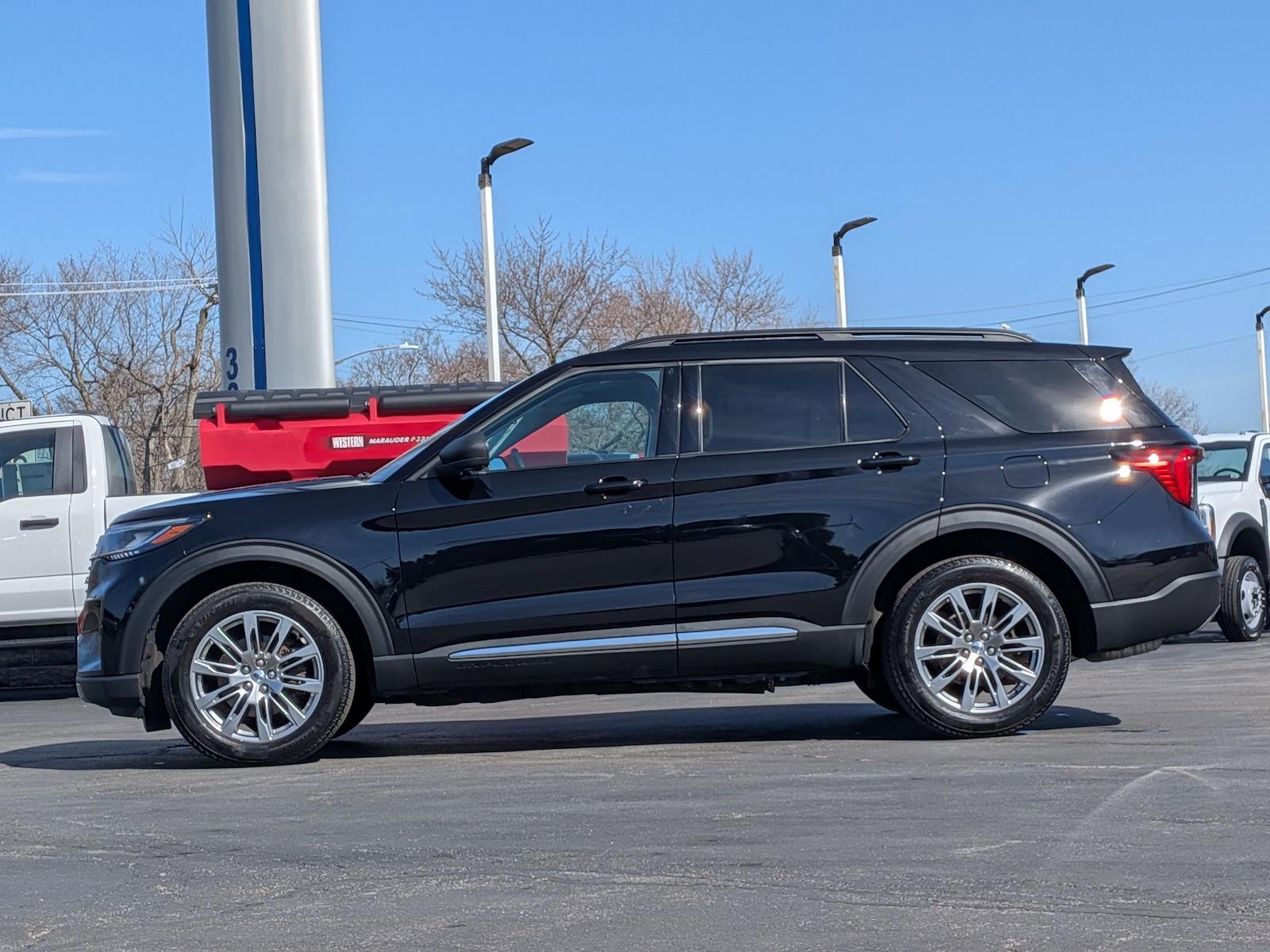 Used 2025 Ford Explorer - photo 9