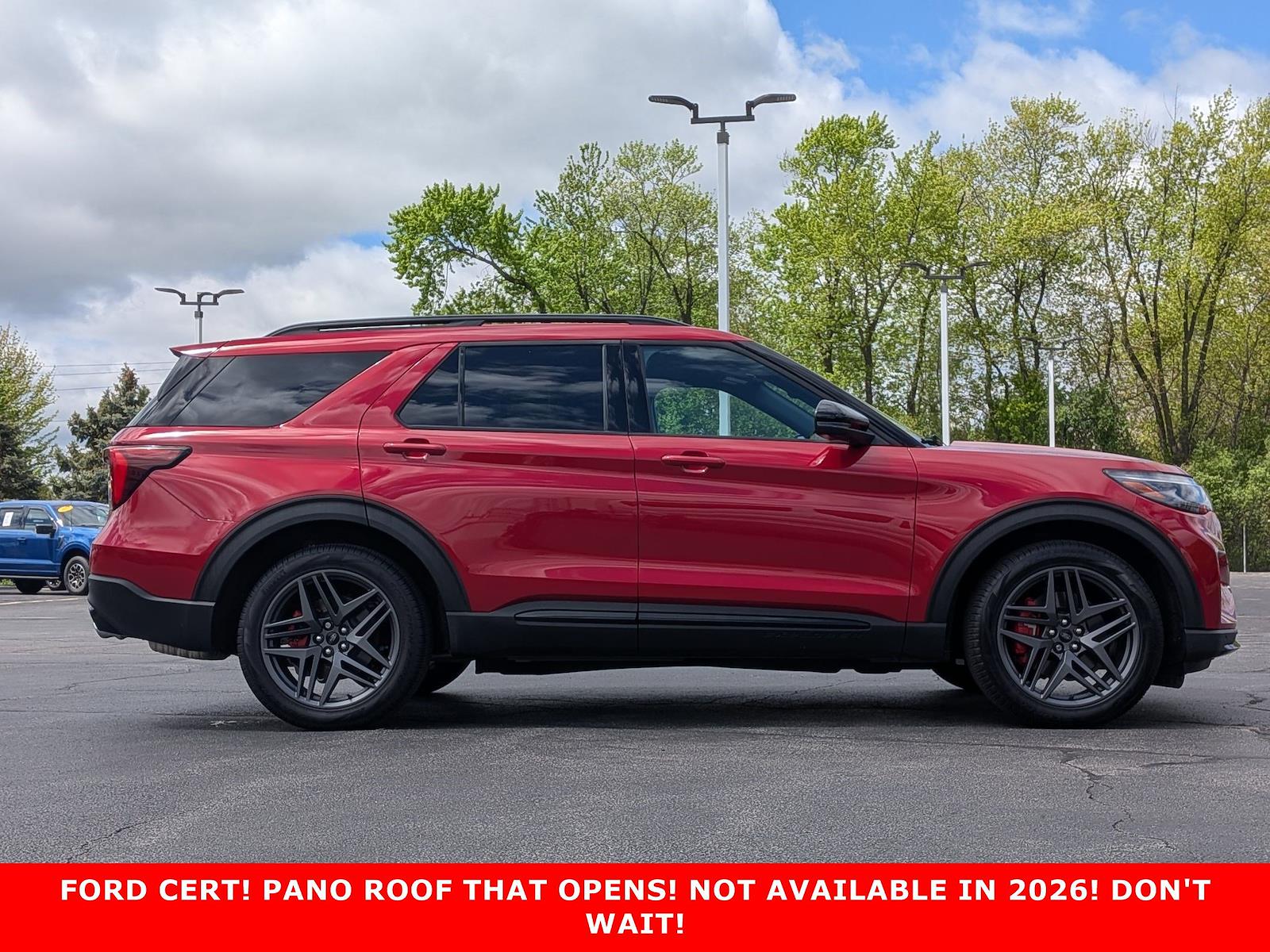 Used 2025 Ford Explorer - photo 5