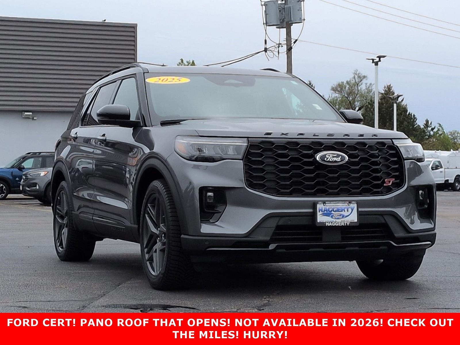 Used 2025 Ford Explorer - photo 2