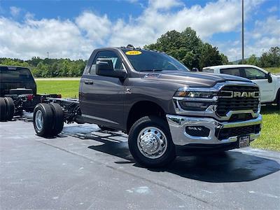 2025 Ram 3500 Regular Cab DRW 4WD Cab Chassis for sale #517325 - photo 1