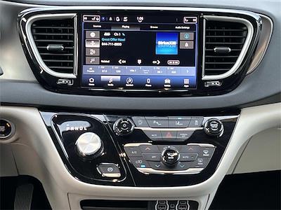 2023 Chrysler Pacifica FWD Minivan for sale #LF10090E - photo 2