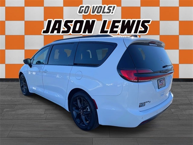 Used 2025 Chrysler Pacifica - photo 7