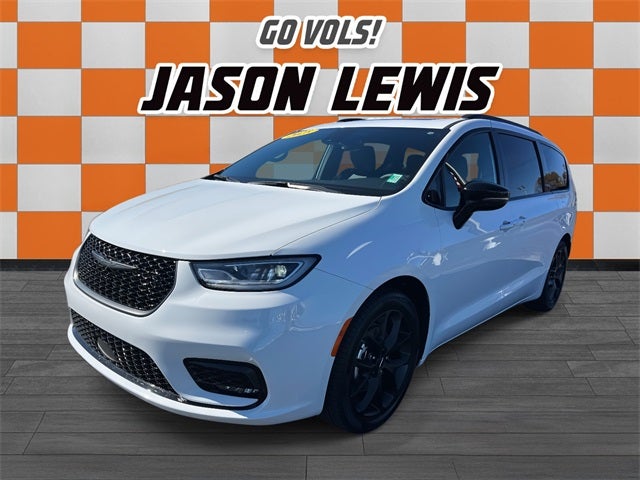 Used 2025 Chrysler Pacifica - photo 9