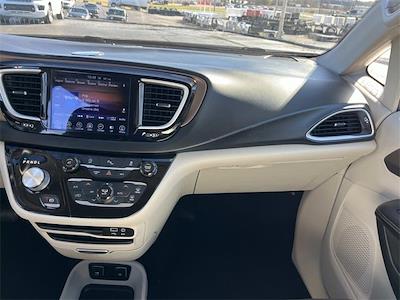 Used 2017 Chrysler Pacifica Touring L Minivan for sale #LF11083 - photo 1