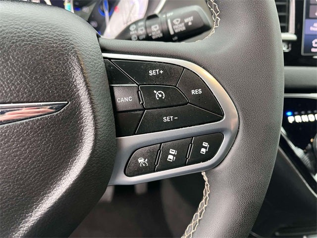 Used 2025 Chrysler Pacifica - photo 32