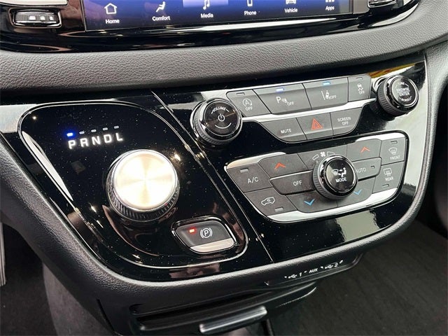 Used 2025 Chrysler Pacifica - photo 34