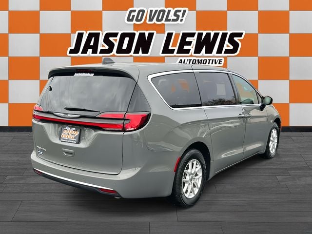 Used 2025 Chrysler Pacifica - photo 6
