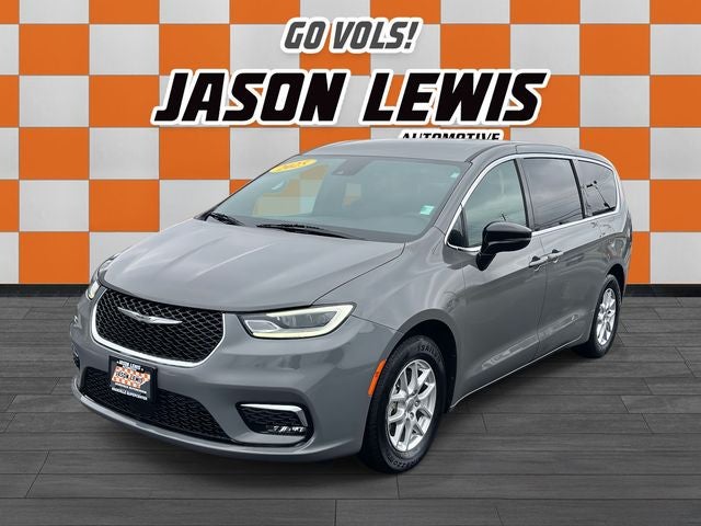 Used 2025 Chrysler Pacifica Select Minivan - photo 1