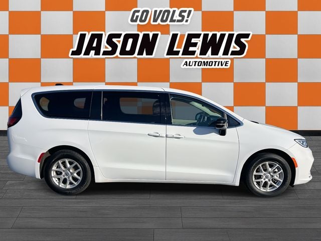 Used 2024 Chrysler Pacifica - photo 5