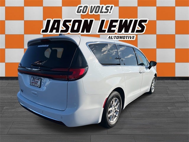 Used 2024 Chrysler Pacifica - photo 6