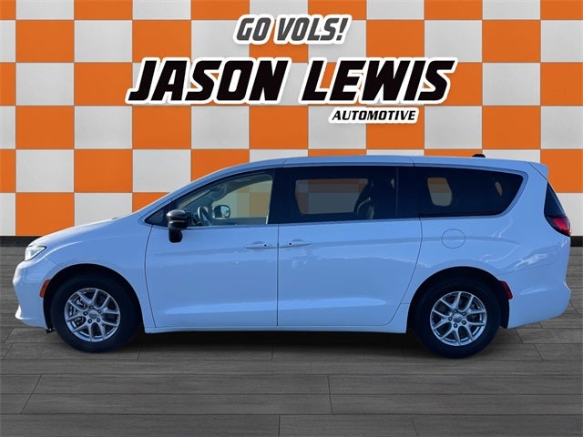 Used 2024 Chrysler Pacifica - photo 8