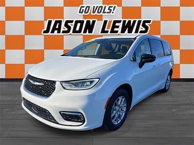 Used 2024 Chrysler Pacifica Touring L Minivan for sale #LF12064E - photo 1