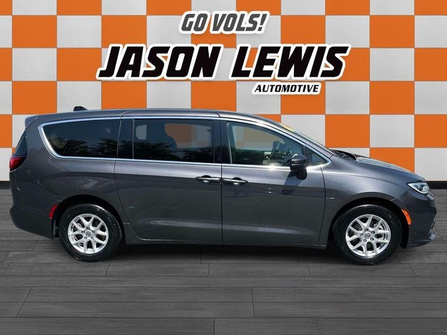 Used 2023 Chrysler Pacifica - photo 1