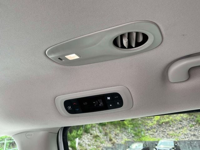 Used 2023 Chrysler Pacifica - photo 16