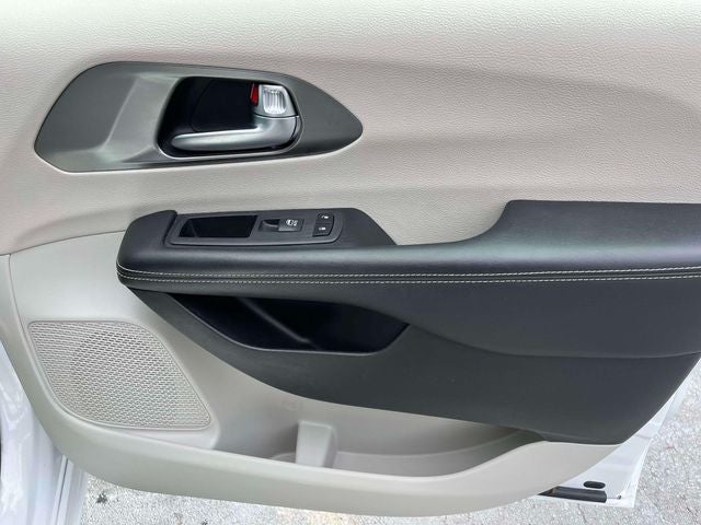 Used 2023 Chrysler Pacifica - photo 22
