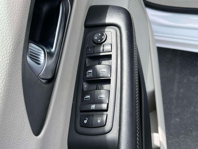 Used 2023 Chrysler Pacifica - photo 26