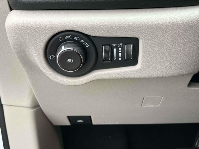 Used 2023 Chrysler Pacifica - photo 30