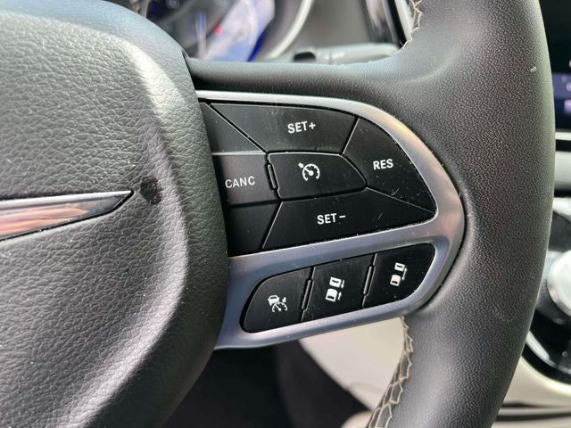 Used 2023 Chrysler Pacifica - photo 32