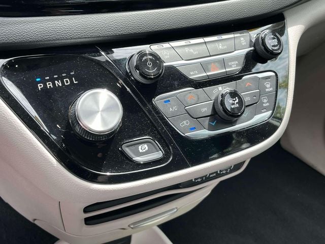 Used 2023 Chrysler Pacifica - photo 33