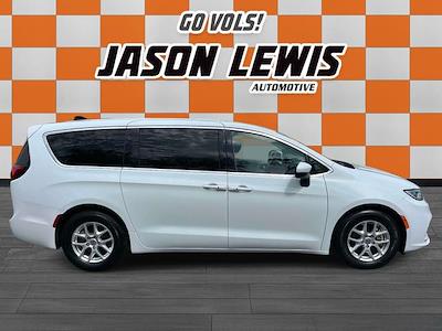 Used 2023 Chrysler Pacifica - photo 1
