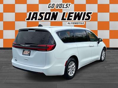 Used 2023 Chrysler Pacifica - photo 2
